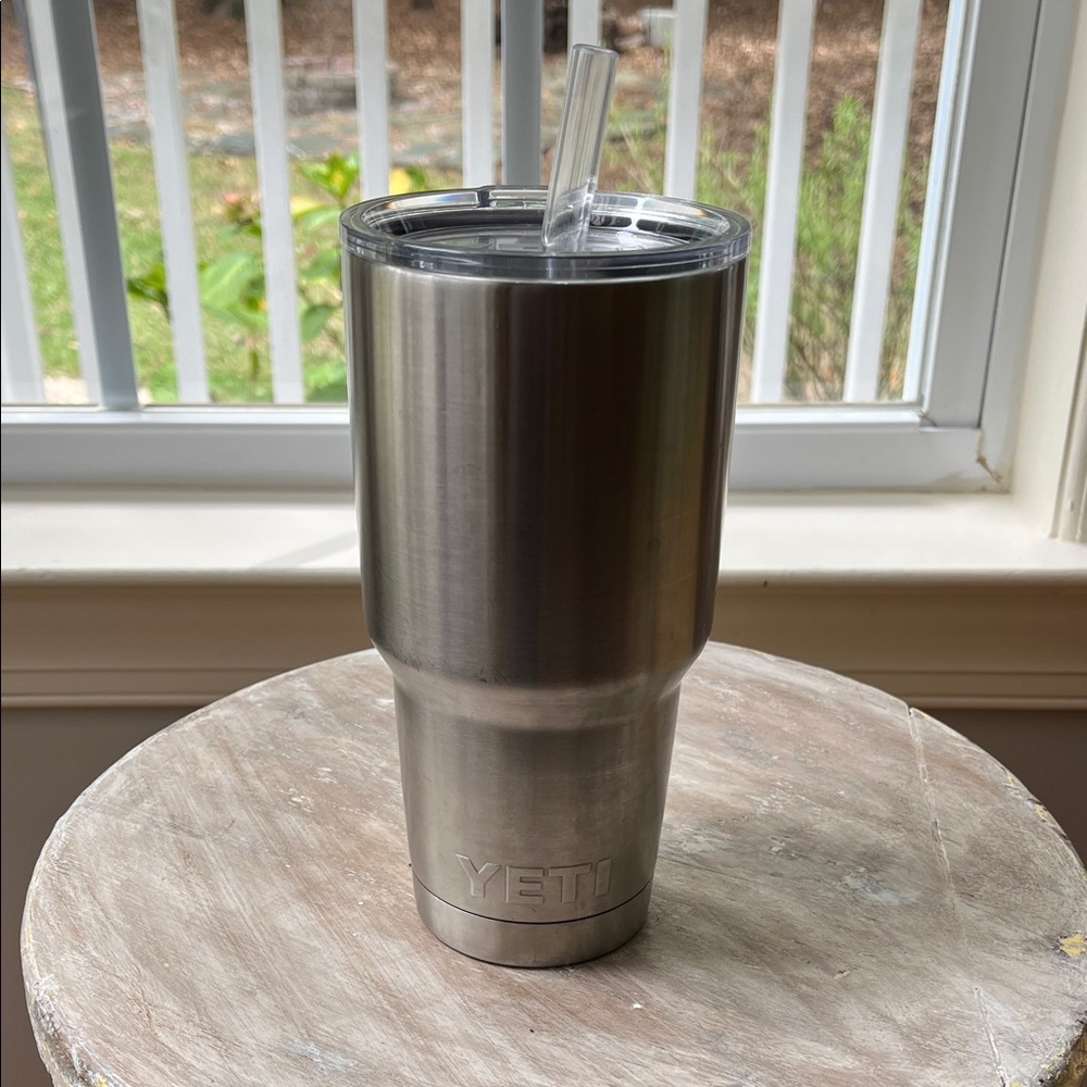 YETI Silver Stainless Steel Rambler Tumbler with Straw Lid 30 ounce